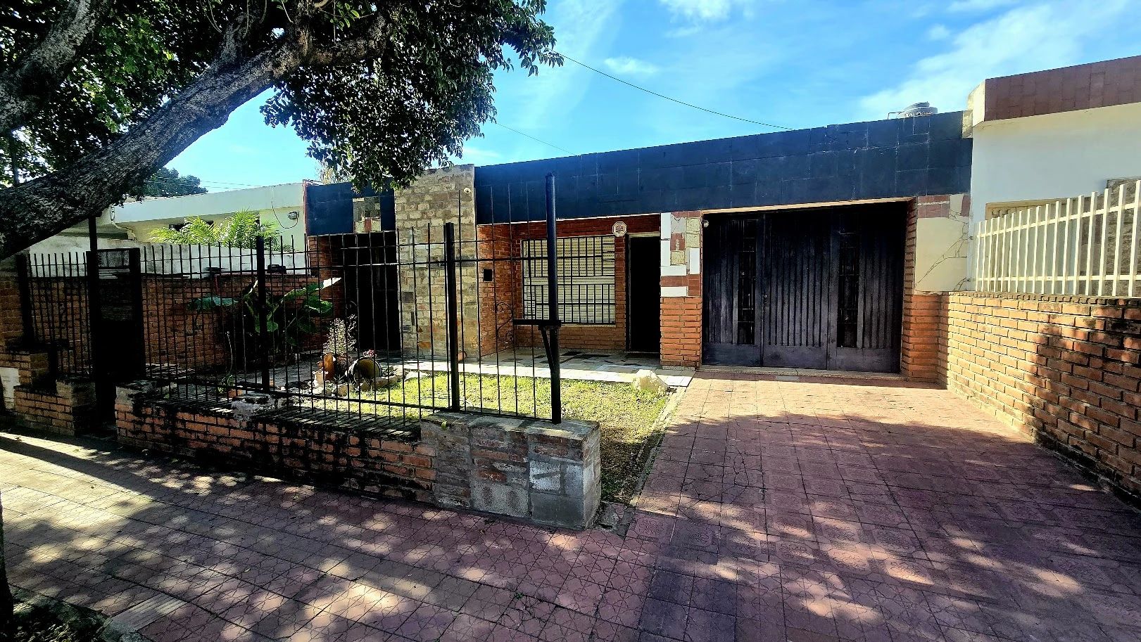 Vista exterior de la propiedad en Los Naranjos, Córdoba