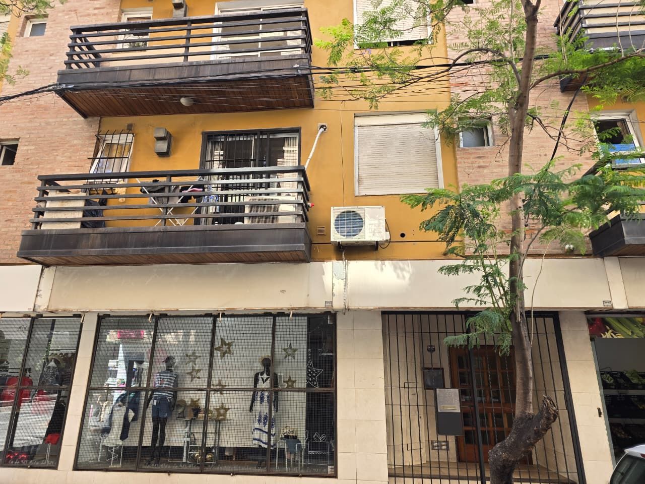 Vista exterior de la propiedad en Alberdi, Córdoba